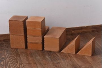 アンティーク雑貨　昭和レトロ　大きな積み木セット【マルチ/9ヶ組】(飾り台、花台、ディスプレイ雑貨)
