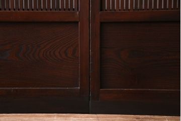 和製アンティーク　腰板ケヤキ材　細身の縦桟が美しい裏障子つき格子戸(仕切り戸、引き戸、建具)2枚組(R-030431)