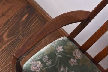 ヴィンテージ家具　北欧ビンテージ　G-PLAN(ジープラン)　洗練されたフォルムが美しいアームチェア(椅子、ダイニングチェア)(R-030436)