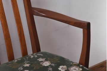 ヴィンテージ家具　北欧ビンテージ　G-PLAN(ジープラン)　洗練されたフォルムが美しいアームチェア(椅子、ダイニングチェア)(R-030436)