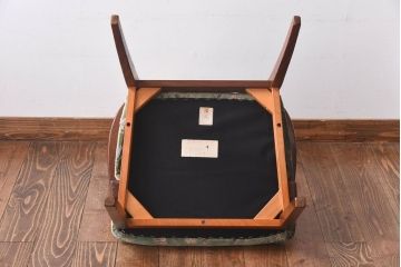 ヴィンテージ家具　北欧ビンテージ　G-PLAN(ジープラン)　洗練されたフォルムが美しいアームチェア(椅子、ダイニングチェア)(R-030436)