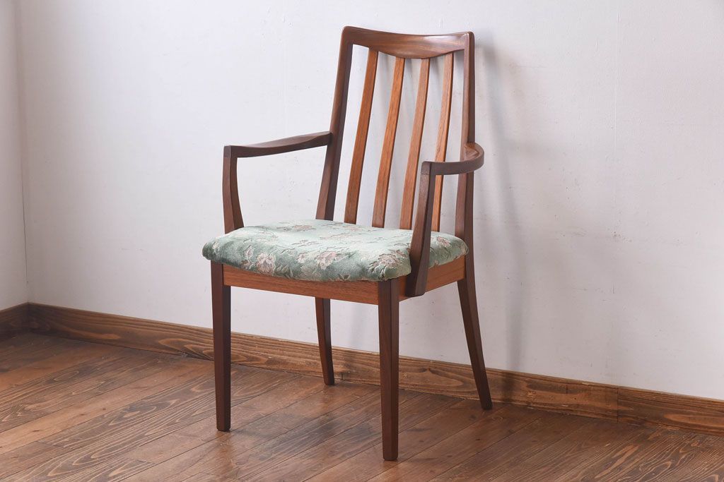 ヴィンテージ家具　北欧ビンテージ　G-PLAN(ジープラン)　洗練されたフォルムが美しいアームチェア(椅子、ダイニングチェア)(1)(R-030437)