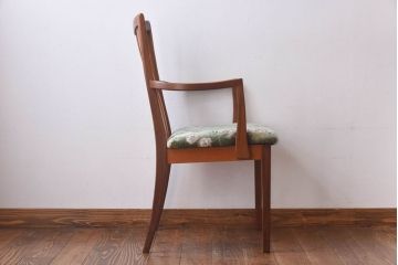 ヴィンテージ家具　北欧ビンテージ　G-PLAN(ジープラン)　洗練されたフォルムが美しいアームチェア(椅子、ダイニングチェア)(1)(R-030437)