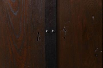 和製アンティーク　総栗材　縦に入った金具がかっこいい蔵戸(引き戸、建具、玄関戸)(R-030439)