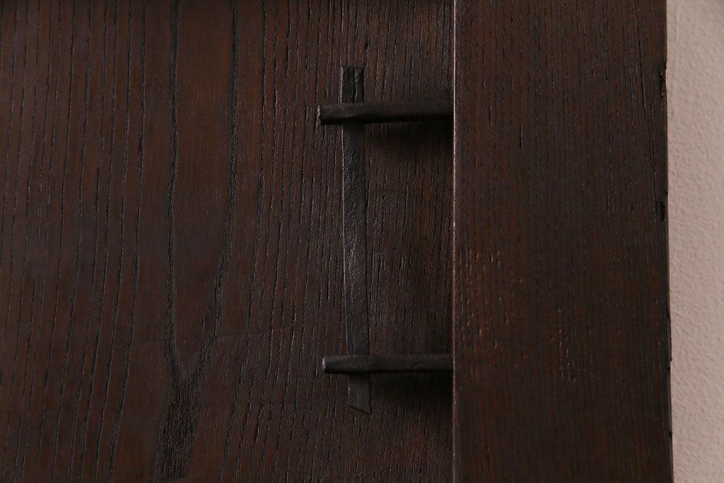 和製アンティーク　総栗材　縦に入った金具がかっこいい蔵戸(引き戸、建具、玄関戸)(R-030439)
