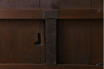 和製アンティーク　総栗材　縦に入った金具がかっこいい蔵戸(引き戸、建具、玄関戸)(R-030439)
