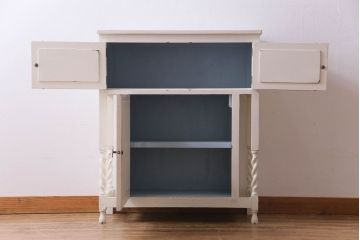 アンティーク家具　イギリスアンティーク　オーク材　フレンチシャビーな雰囲気のサイドキャビネット(収納棚)(R030440)