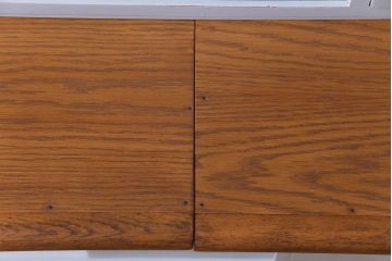 ペイント家具　作業台付き　淡いカラーとレトロなデザインが目をひく食器棚(収納棚、カップボード)(R-030441)