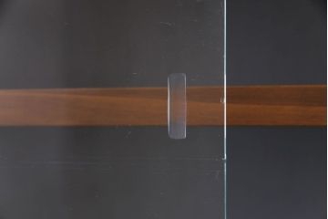 ペイント家具　作業台付き　淡いカラーとレトロなデザインが目をひく食器棚(収納棚、カップボード)(R-030441)