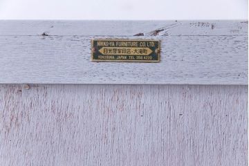 ペイント家具　作業台付き　淡いカラーとレトロなデザインが目をひく食器棚(収納棚、カップボード)(R-030441)