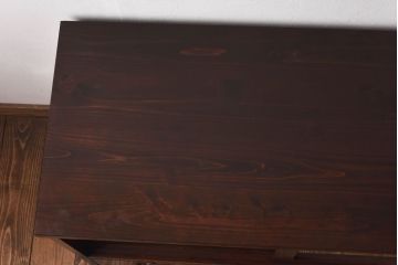 アンティーク家具　和モダン　ケヤキ材　葉ガラスが上品さを漂わせるタンスローボード(収納棚、リビングボード)(R-030442)