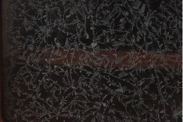 アンティーク家具　和モダン　ケヤキ材　葉ガラスが上品さを漂わせるタンスローボード(収納棚、リビングボード)(R-030442)