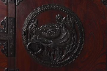 中古　仙台民芸箪笥(仙台箪笥)　欅産業　KC-27　拭き漆塗り　片開帳箪笥(小引き出し)(定価約32万円)(R-030443)