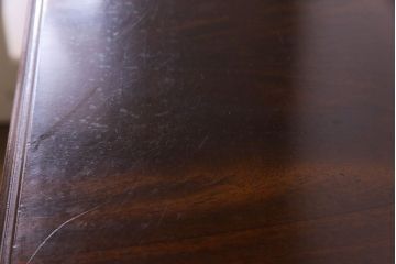 アンティーク家具　イギリスアンティーク　マホガニー材　エレガントな佇まいのサイドチェスト(引き出し、ドロワー)(R-030446)