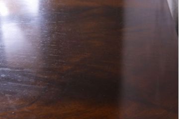 アンティーク家具　イギリスアンティーク　マホガニー材　エレガントな佇まいのサイドチェスト(引き出し、ドロワー)(R-030446)