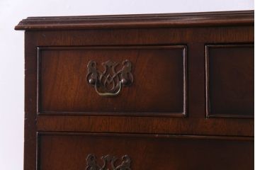 アンティーク家具　イギリスアンティーク　マホガニー材　エレガントな佇まいのサイドチェスト(引き出し、ドロワー)(R-030446)