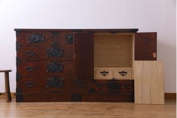 中古美品　岩谷堂　豪華な南部鉄器が存在感を放つサイドボード(チェスト、引き出し)(定価約69万円)(R-030447)