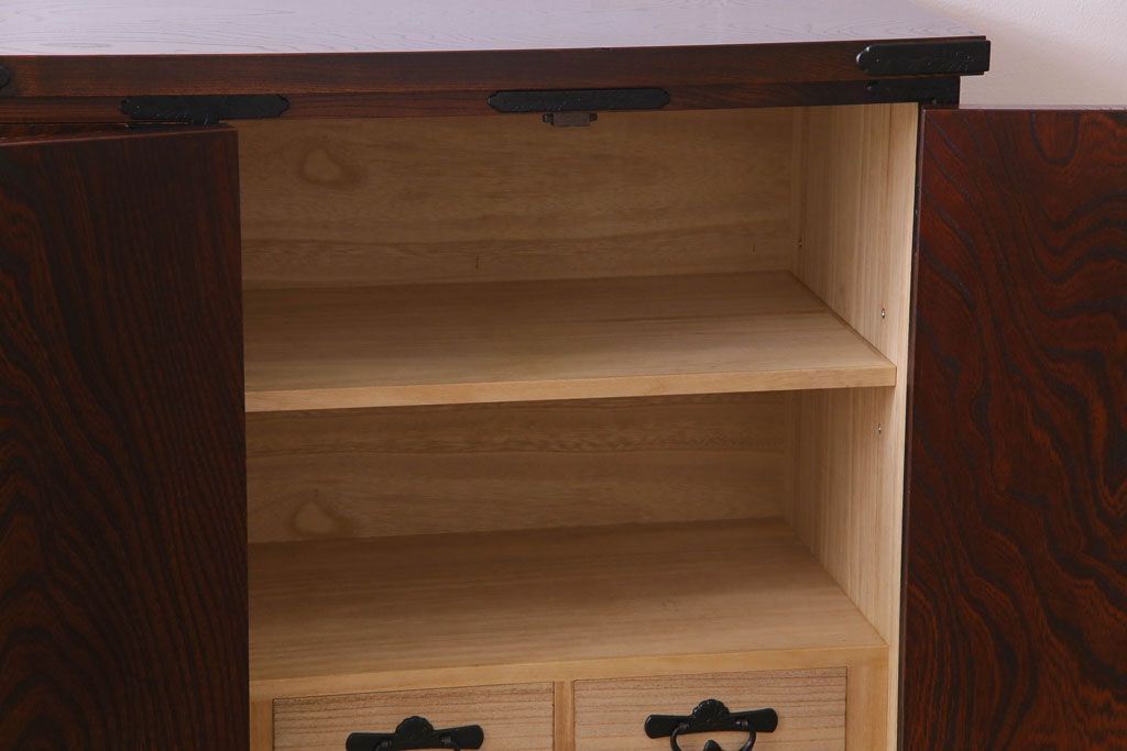 中古美品　岩谷堂　豪華な南部鉄器が存在感を放つサイドボード(チェスト、引き出し)(定価約69万円)(R-030447)