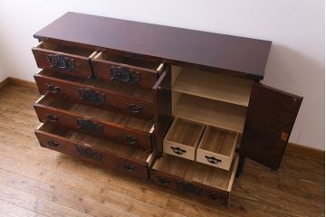 中古美品　岩谷堂　豪華な南部鉄器が存在感を放つサイドボード(チェスト、引き出し)(定価約69万円)(R-030447)