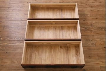 中古美品　岩谷堂　豪華な南部鉄器が存在感を放つサイドボード(チェスト、引き出し)(定価約69万円)(R-030447)