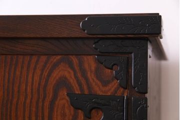 中古美品　岩谷堂　豪華な南部鉄器が存在感を放つサイドボード(チェスト、引き出し)(定価約69万円)(R-030447)