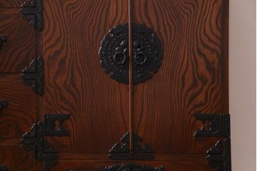 中古美品　岩谷堂　豪華な南部鉄器が存在感を放つサイドボード(チェスト、引き出し)(定価約69万円)(R-030447)