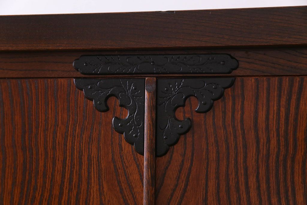 中古美品　岩谷堂　豪華な南部鉄器が存在感を放つサイドボード(チェスト、引き出し)(定価約69万円)(R-030447)
