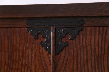中古美品　岩谷堂　豪華な南部鉄器が存在感を放つサイドボード(チェスト、引き出し)(定価約69万円)(R-030447)