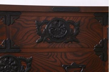 中古美品　岩谷堂　豪華な南部鉄器が存在感を放つサイドボード(チェスト、引き出し)(定価約69万円)(R-030447)