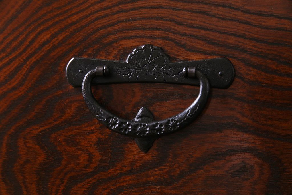 中古美品　岩谷堂　豪華な南部鉄器が存在感を放つサイドボード(チェスト、引き出し)(定価約69万円)(R-030447)