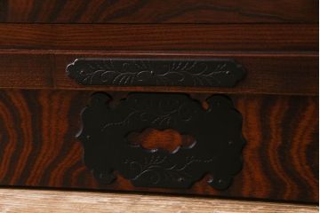 中古美品　岩谷堂　豪華な南部鉄器が存在感を放つサイドボード(チェスト、引き出し)(定価約69万円)(R-030447)