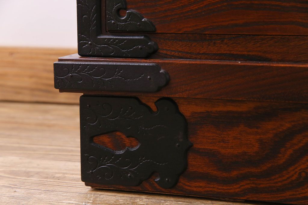 中古美品　岩谷堂　豪華な南部鉄器が存在感を放つサイドボード(チェスト、引き出し)(定価約69万円)(R-030447)