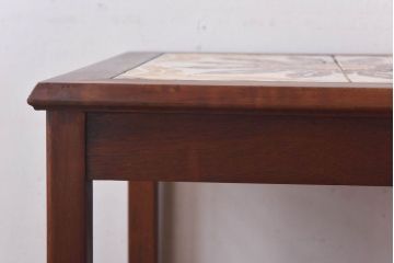アンティーク雑貨　デンマーク家具　チーク材　タイル天板が目を引くビンテージのサイドテーブル・小(花台、コーヒーテーブル)(R-030449)