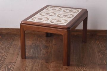 ヴィンテージ家具　北欧ビンテージ　G-PLAN(ジープラン)　チーク材　タイル天板がおしゃれなサイドテーブル(センターテーブル、コーヒーテーブル)(R-030450)