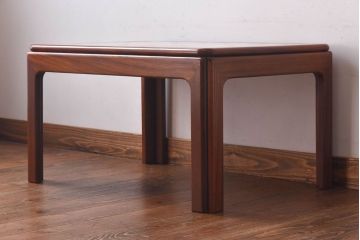 ヴィンテージ家具　北欧ビンテージ　G-PLAN(ジープラン)　チーク材　タイル天板がおしゃれなサイドテーブル(センターテーブル、コーヒーテーブル)(R-030450)
