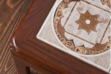 ヴィンテージ家具　北欧ビンテージ　G-PLAN(ジープラン)　チーク材　タイル天板がおしゃれなサイドテーブル(センターテーブル、コーヒーテーブル)(R-030450)