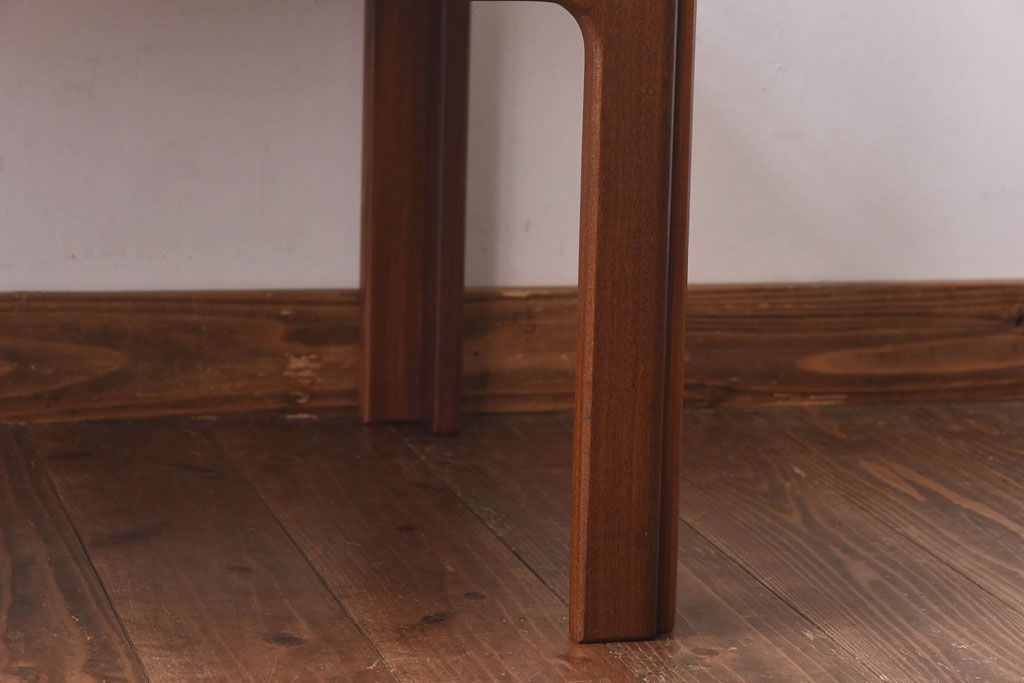 ヴィンテージ家具　北欧ビンテージ　G-PLAN(ジープラン)　チーク材　タイル天板がおしゃれなサイドテーブル(センターテーブル、コーヒーテーブル)(R-030450)