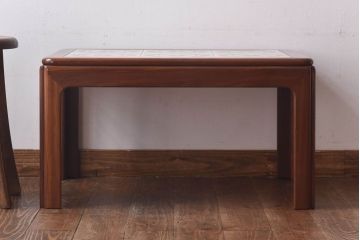 ヴィンテージ家具　北欧ビンテージ　G-PLAN(ジープラン)　チーク材　タイル天板がおしゃれなサイドテーブル(センターテーブル、コーヒーテーブル)(R-030450)