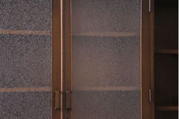 アンティーク家具　昭和初期　結霜ガラス入り　飾り棚付きの大型ブックケース(本箱、収納棚、食器棚、戸棚)(R-030453)
