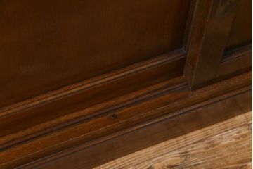 アンティーク家具　昭和初期　結霜ガラス入り　飾り棚付きの大型ブックケース(本箱、収納棚、食器棚、戸棚)(R-030453)