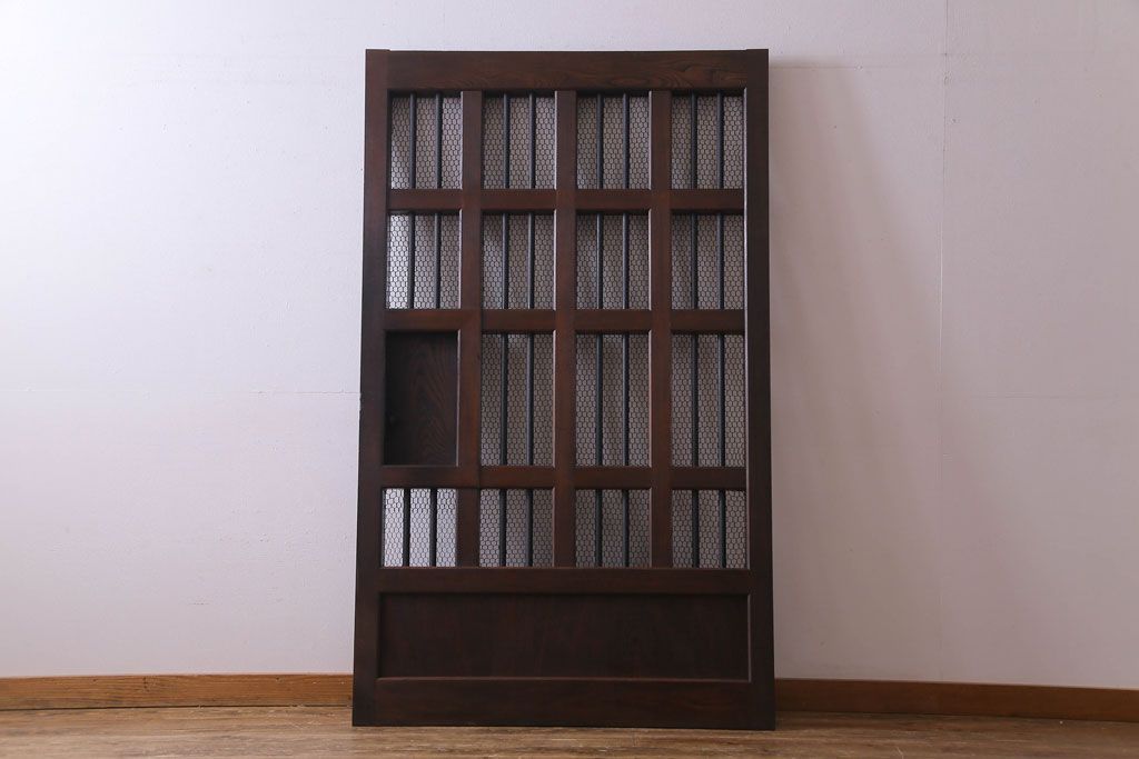 和製アンティーク　総ケヤキ材　重厚な佇まいが存在感を放つ鉄格子蔵戸(引き戸、建具、玄関戸)(R-030454)