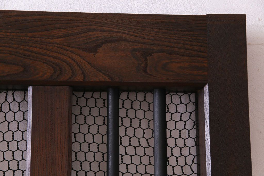 和製アンティーク　総ケヤキ材　重厚な佇まいが存在感を放つ鉄格子蔵戸(引き戸、建具、玄関戸)(R-030454)