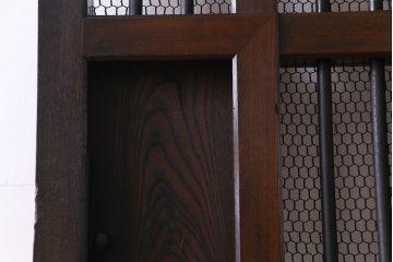 和製アンティーク　総ケヤキ材　重厚な佇まいが存在感を放つ鉄格子蔵戸(引き戸、建具、玄関戸)(R-030454)