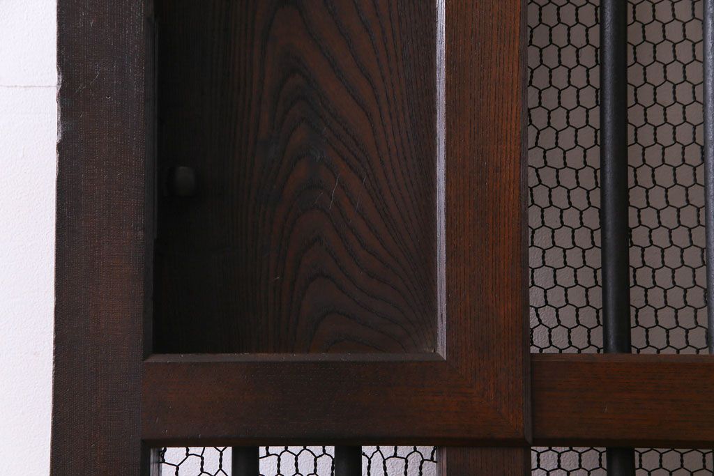 和製アンティーク　総ケヤキ材　重厚な佇まいが存在感を放つ鉄格子蔵戸(引き戸、建具、玄関戸)(R-030454)