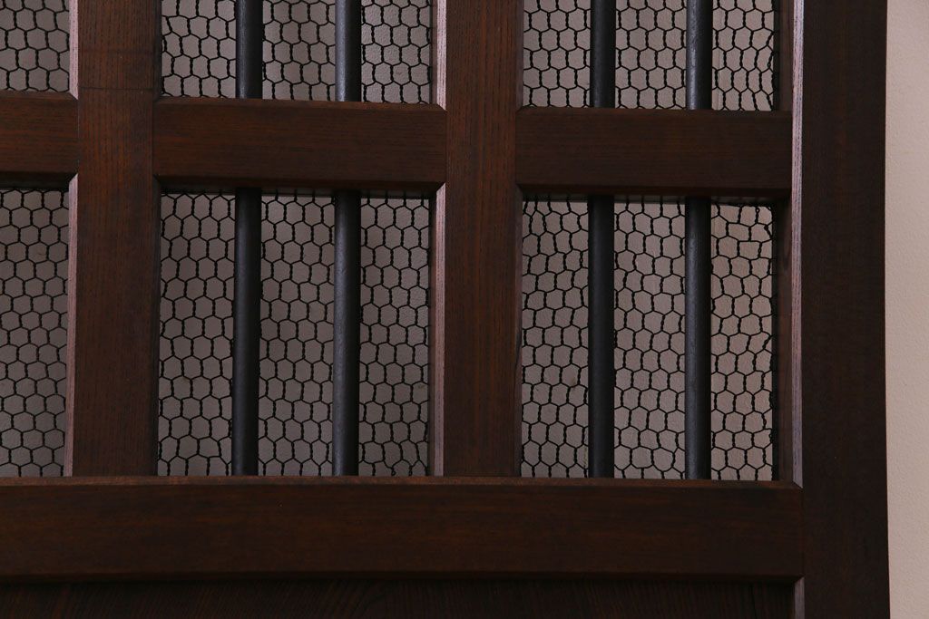 和製アンティーク　総ケヤキ材　重厚な佇まいが存在感を放つ鉄格子蔵戸(引き戸、建具、玄関戸)(R-030454)