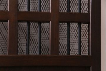 和製アンティーク　総ケヤキ材　重厚な佇まいが存在感を放つ鉄格子蔵戸(引き戸、建具、玄関戸)(R-030454)