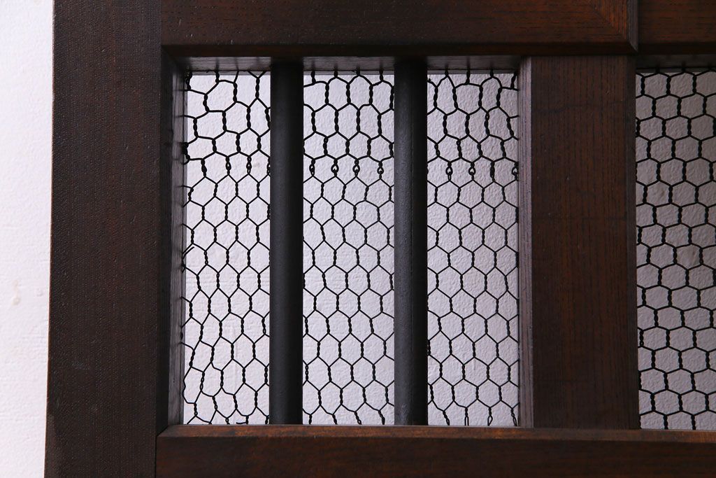 和製アンティーク　総ケヤキ材　重厚な佇まいが存在感を放つ鉄格子蔵戸(引き戸、建具、玄関戸)(R-030454)