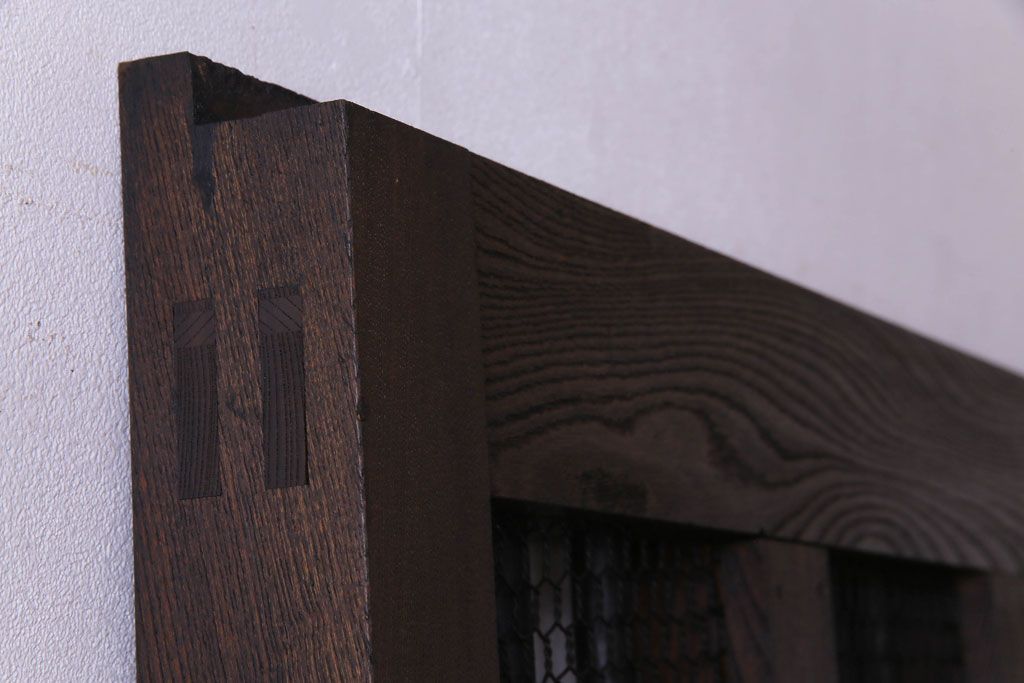 和製アンティーク　総ケヤキ材　重厚な佇まいが存在感を放つ鉄格子蔵戸(引き戸、建具、玄関戸)(R-030454)