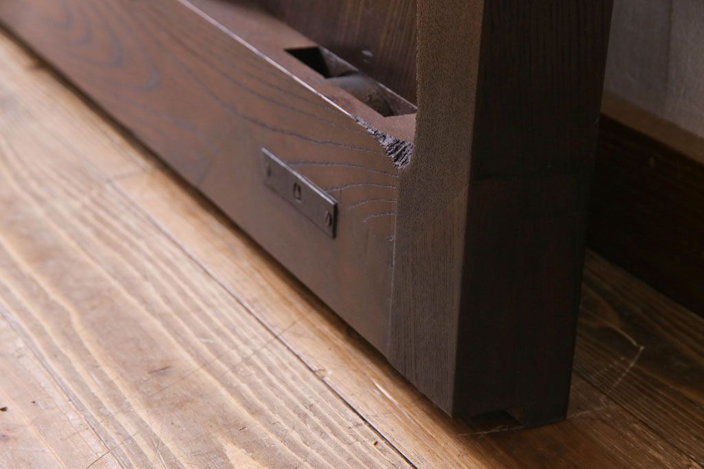 和製アンティーク　総ケヤキ材　重厚な佇まいが存在感を放つ鉄格子蔵戸(引き戸、建具、玄関戸)(R-030454)