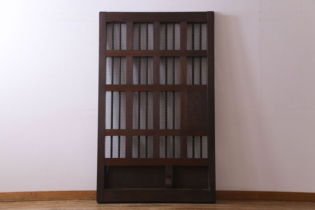 和製アンティーク　総ケヤキ材　重厚な佇まいが存在感を放つ鉄格子蔵戸(引き戸、建具、玄関戸)(R-030454)